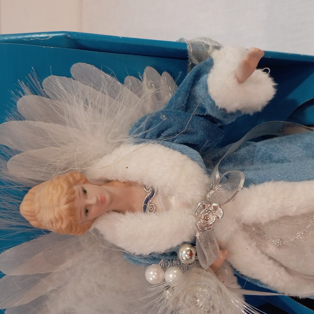 Angel Tree Topper - Picture 4 of 10